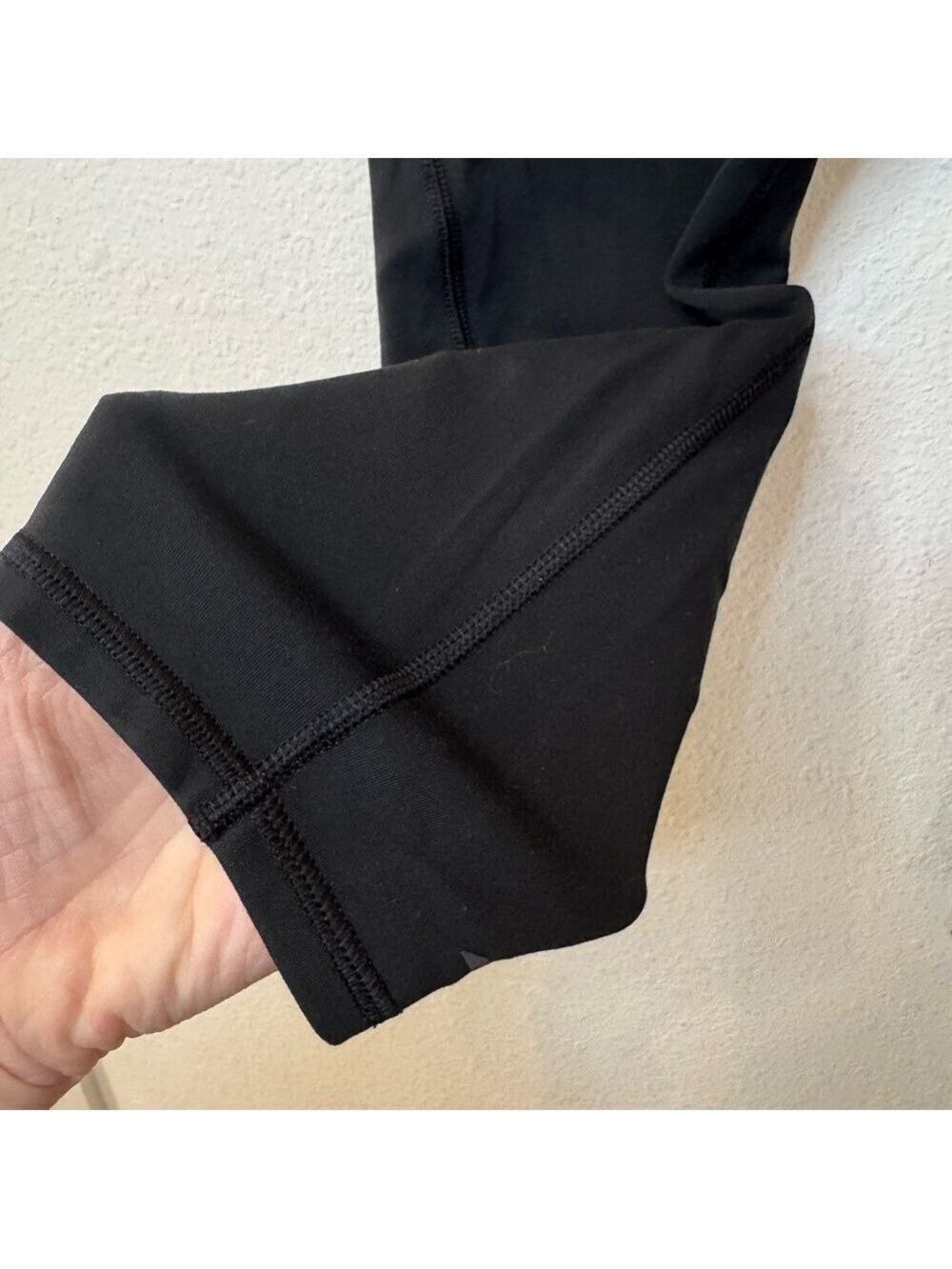 ☀️ ATHLETA Reflective Running Capris - Picture 3 of 10